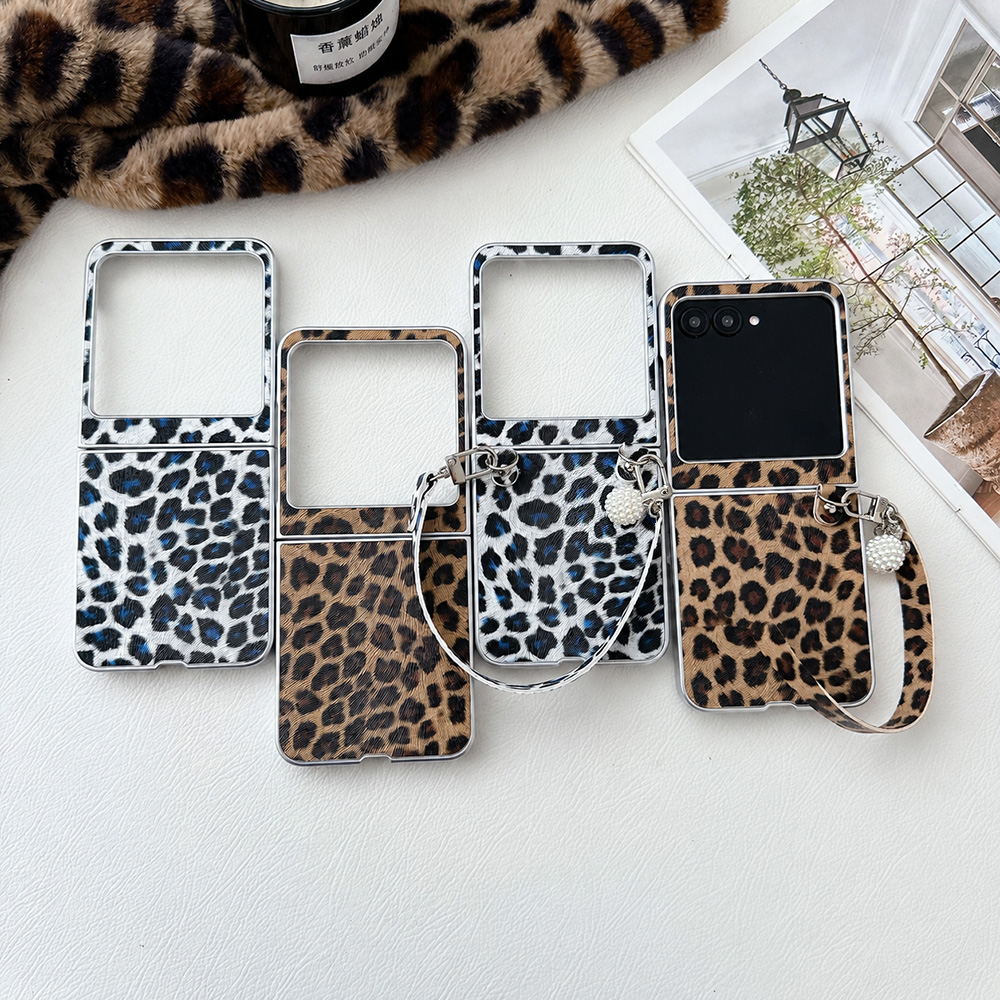 Phone Accessories And Gadgets - เคสโทรศัพท์พับลายเสือดาวสำหรับโมโตโรล่า ราซ 60 50 อัลตร้าพร้อมสายรัดข้อมือแบบถอดได้ฝาครอบกันกระแทกป้องกันการตกกระแทก